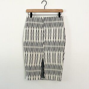 zara // geometric white and black pencil skirt M